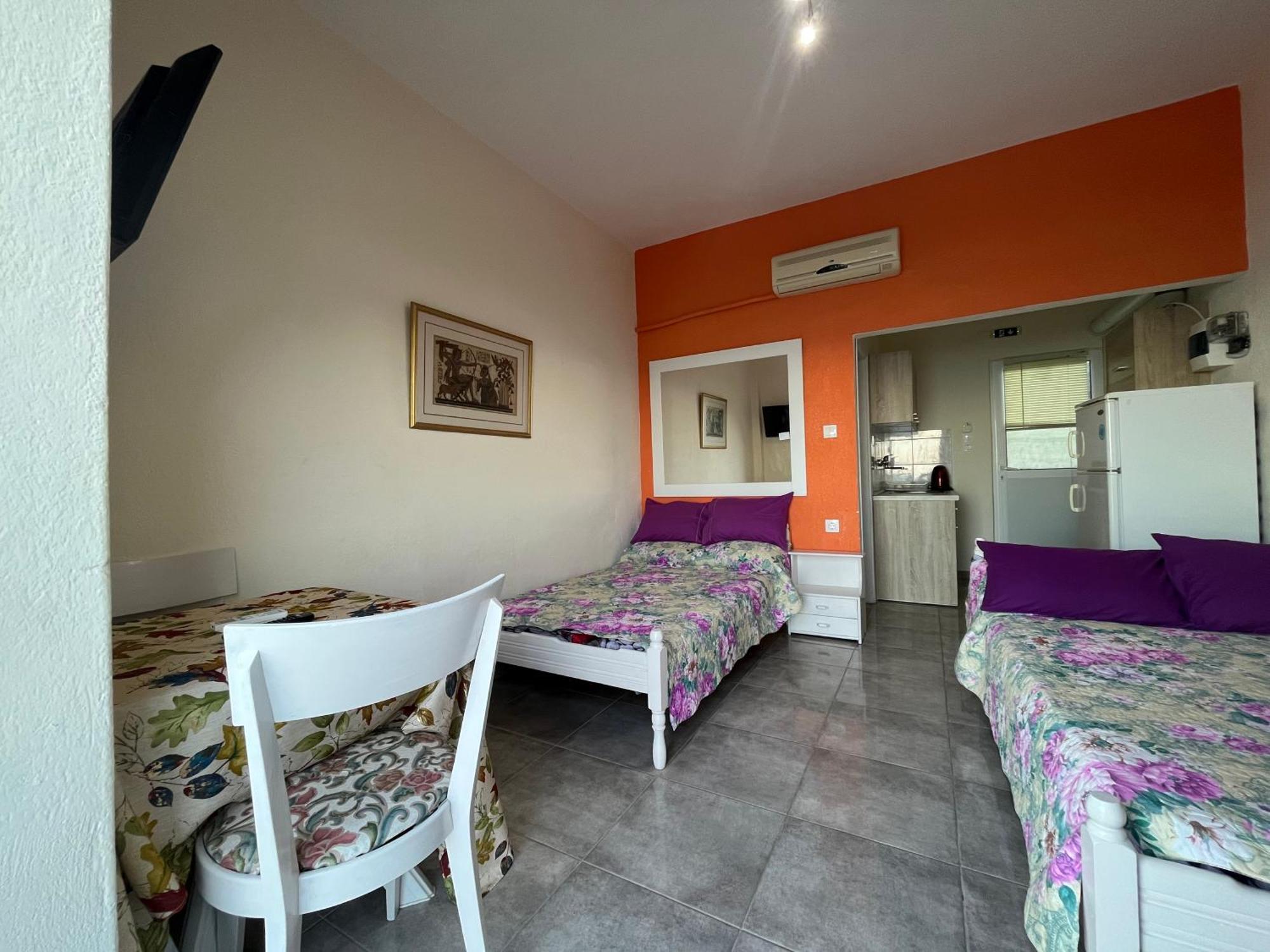 Villa Leonidas Koutsoupia Kókkinon Nerón 部屋 写真
